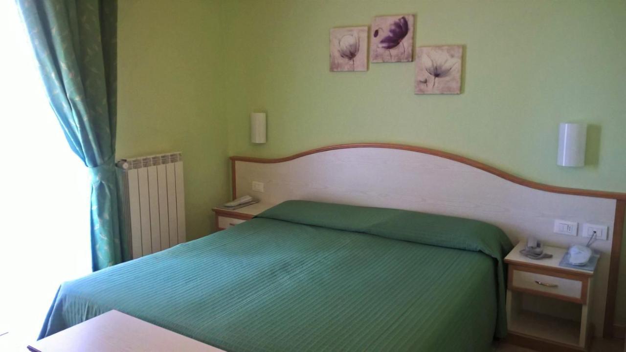 Hotel Moresco Marina dʼMarina dʼAndora Extérieur photo