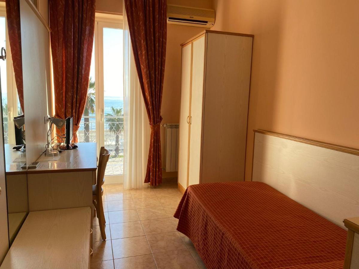 Hotel Moresco Marina dʼMarina dʼAndora Extérieur photo