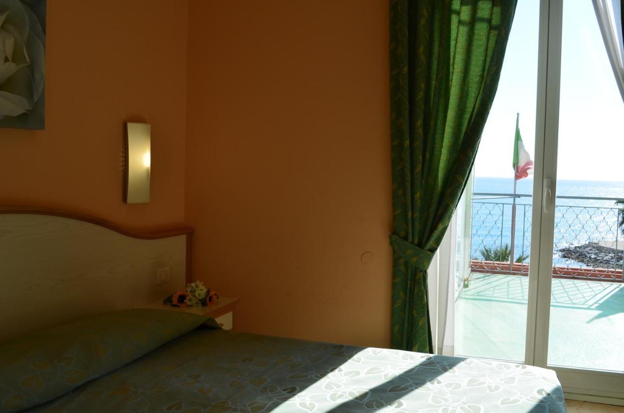 Hotel Moresco Marina dʼMarina dʼAndora Extérieur photo