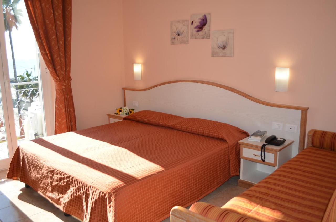 Hotel Moresco Marina dʼMarina dʼAndora Extérieur photo
