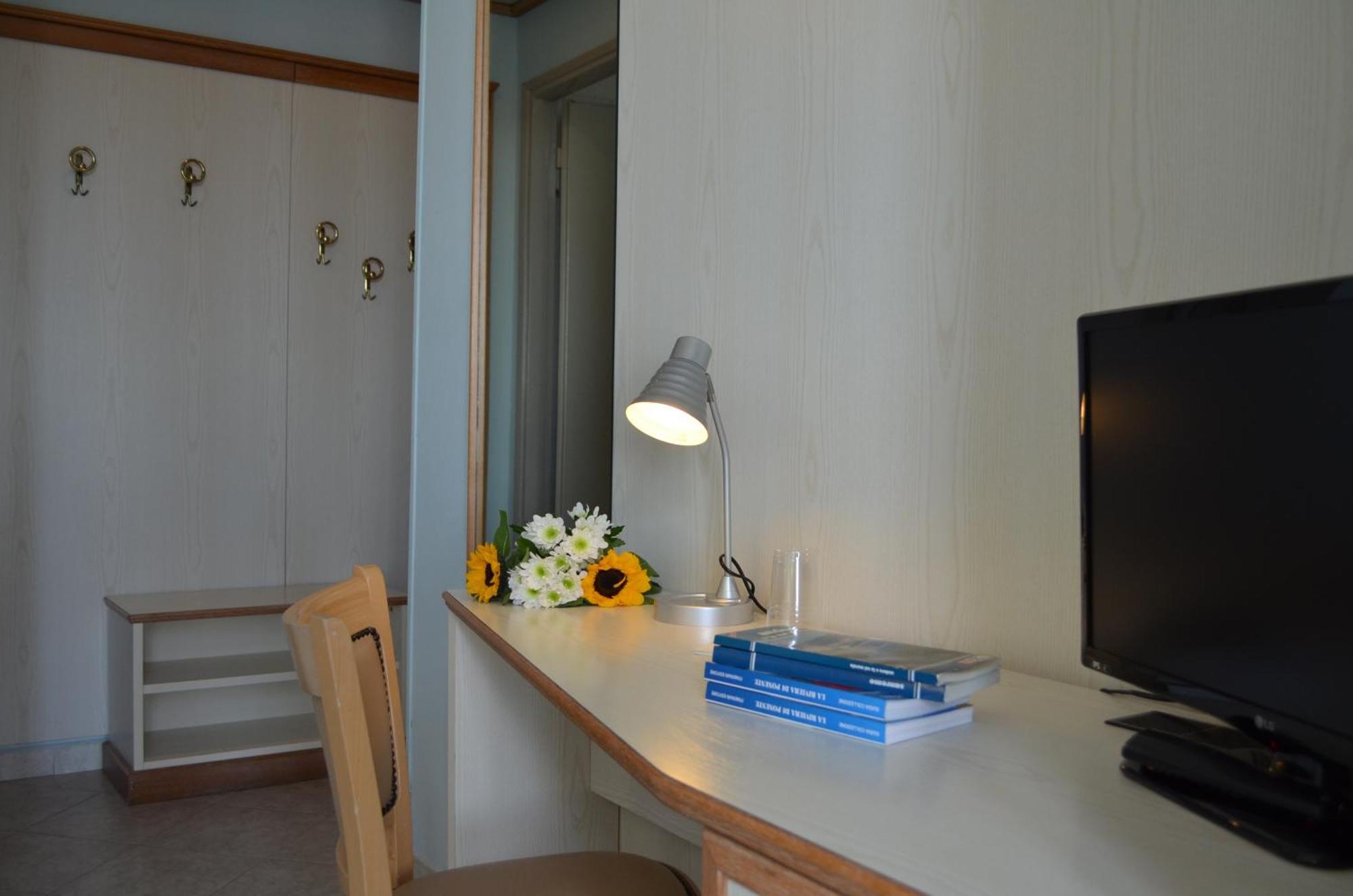 Hotel Moresco Marina dʼMarina dʼAndora Extérieur photo